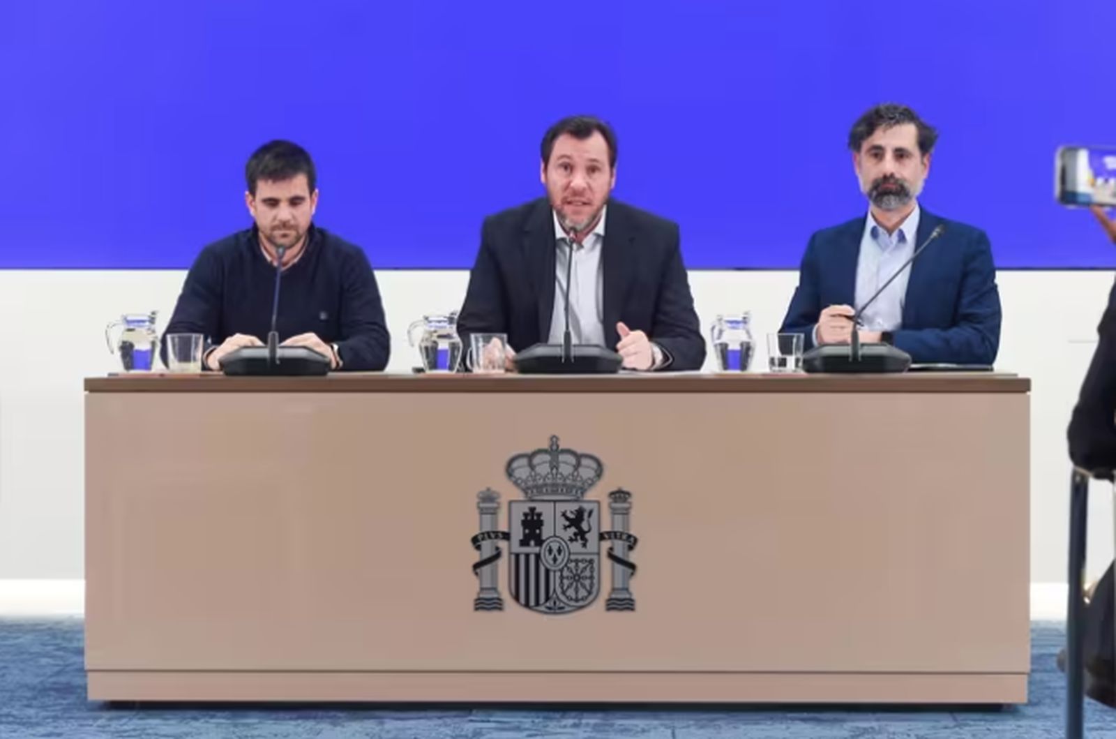 El ministro de Transportes y Movilidad Sostenible, Óscar Puente (c), junto al director de Tráfico de Adif, Ángel García de la Bandera y al director de Operaciones de Renfe, José Alfonso Gálvez .- Gustavo Valiente - Europa Press