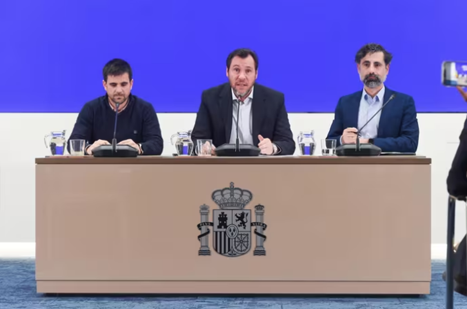 El ministro de Transportes y Movilidad Sostenible, Óscar Puente (c), junto al director de Tráfico de Adif, Ángel García de la Bandera y al director de Operaciones de Renfe, José Alfonso Gálvez .- Gustavo Valiente - Europa Press