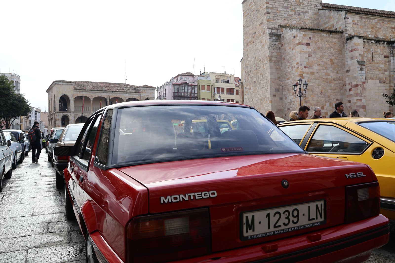concentracion-de-coches-clasicos-en-la-plaza-mayor-22