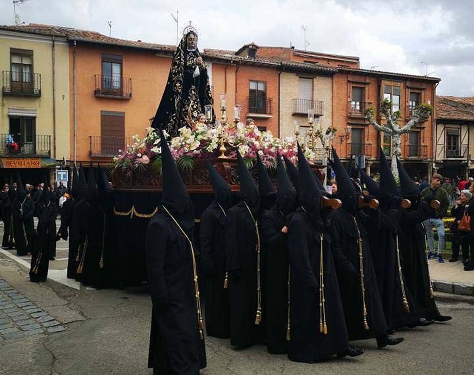Procesión de la Soledad en Toro. Foto Cofradía Virgen de la Soledad