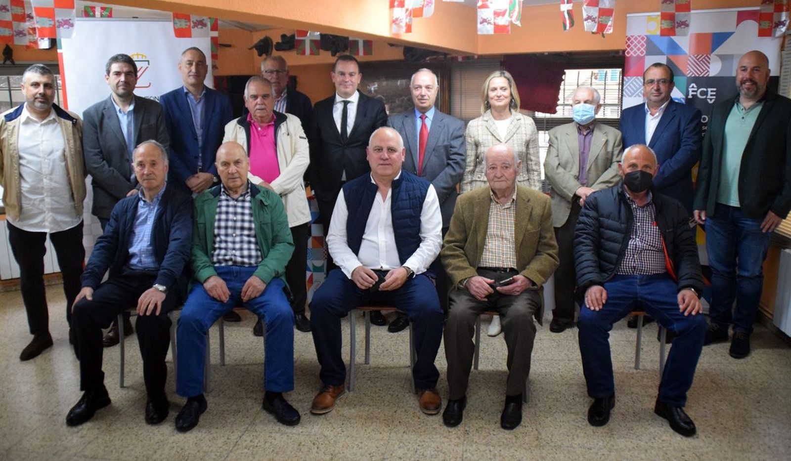 Foto de familia en el Centro Zamorano de Baracaldo