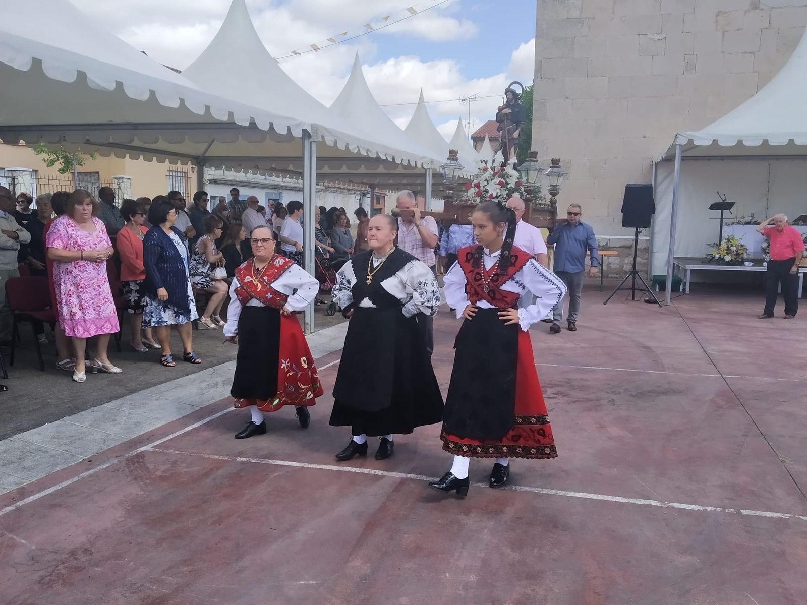 procesion-por-las-fiestas-patronales-en-valdelosa-24