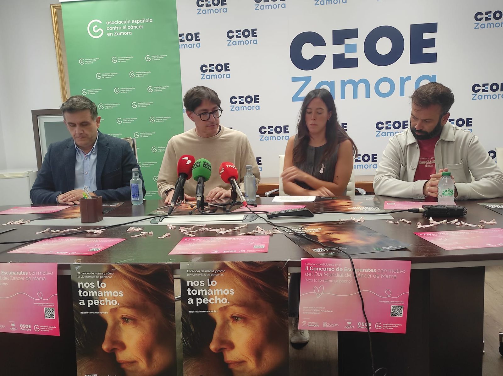 Segundo concurso de escaparates Cáncer de mama. Zamora