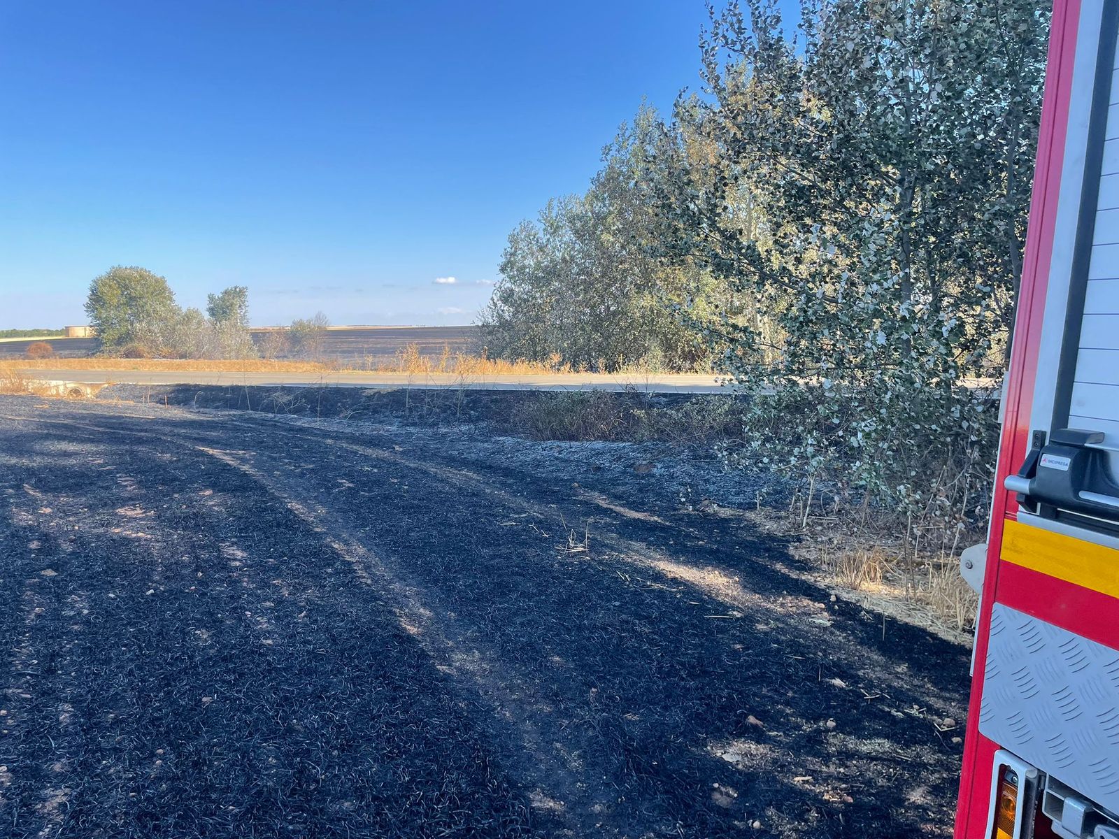 Un incendio próximo a Villarrín de Campos pone en jaque al municipio