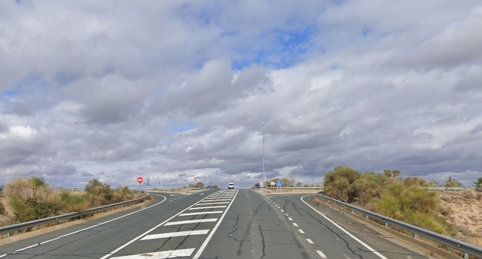 La carretera CL-612 cerca de Villalpando