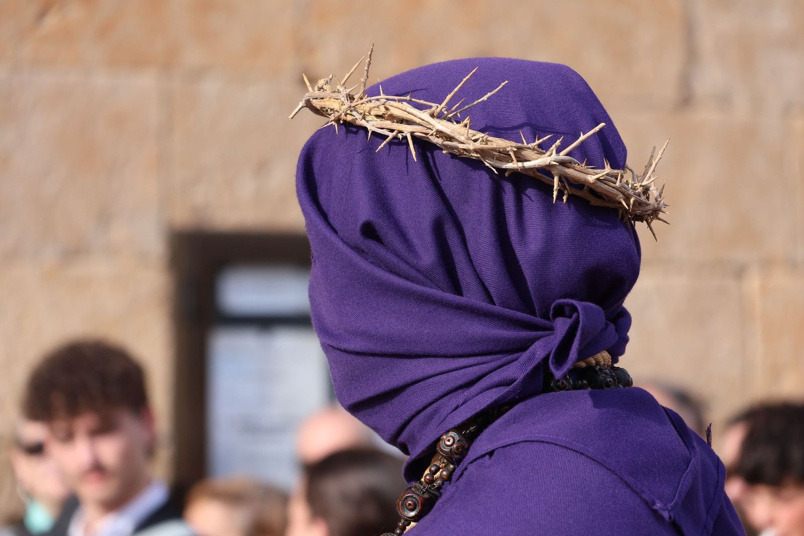 Revive las imágenes de la procesión del Santo Entierro en Fuentesaúco