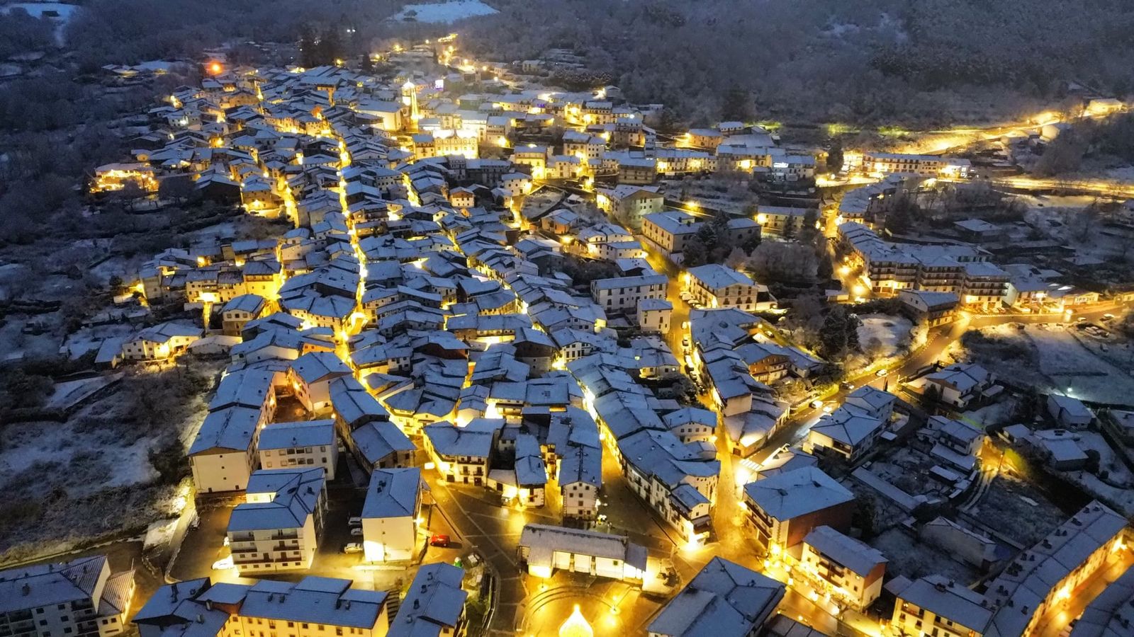 Candelario, nevada durante la noche