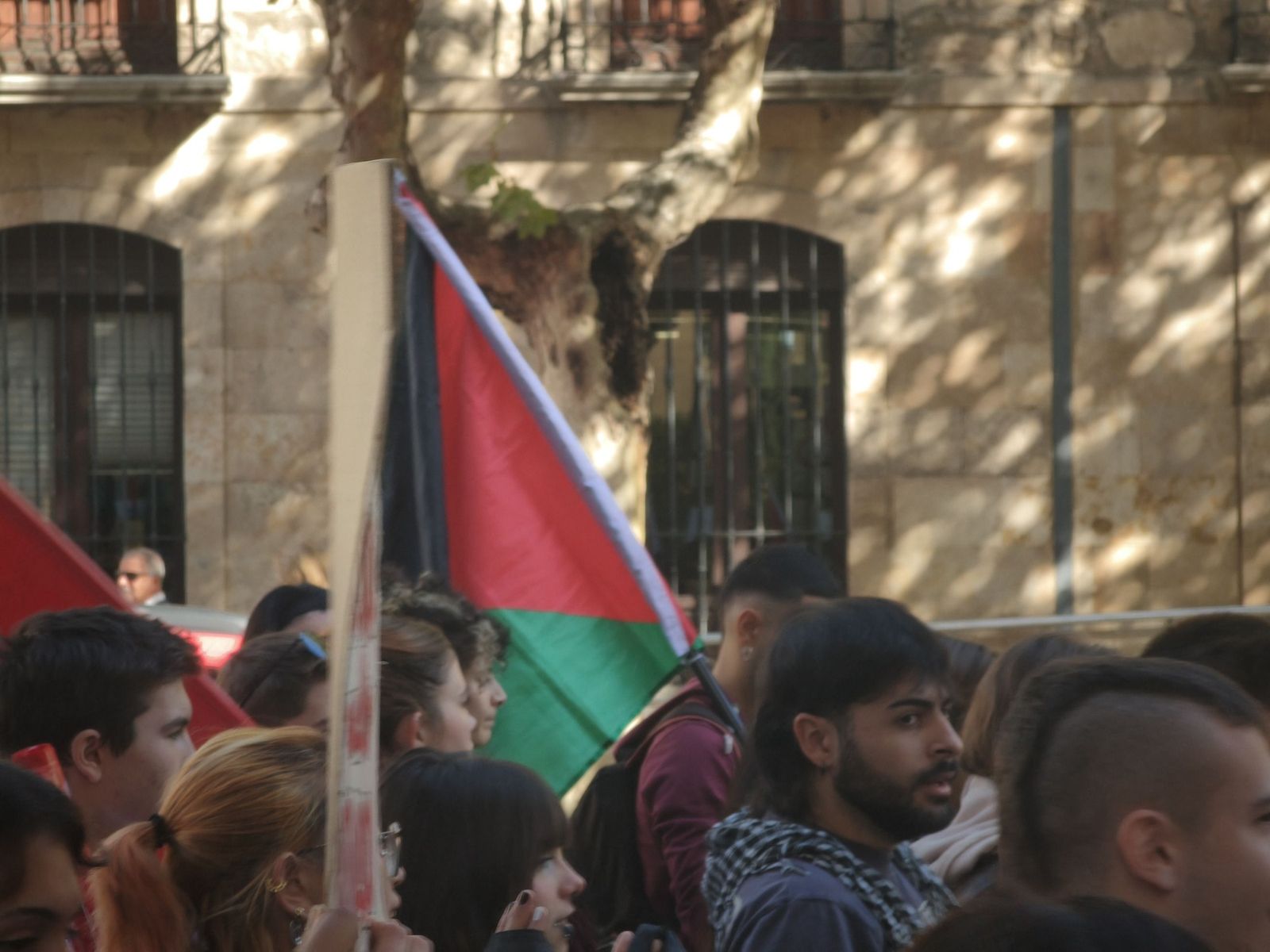 Los estudiantes de Salamanca recorren Salamanca alzando la voz por Palestina