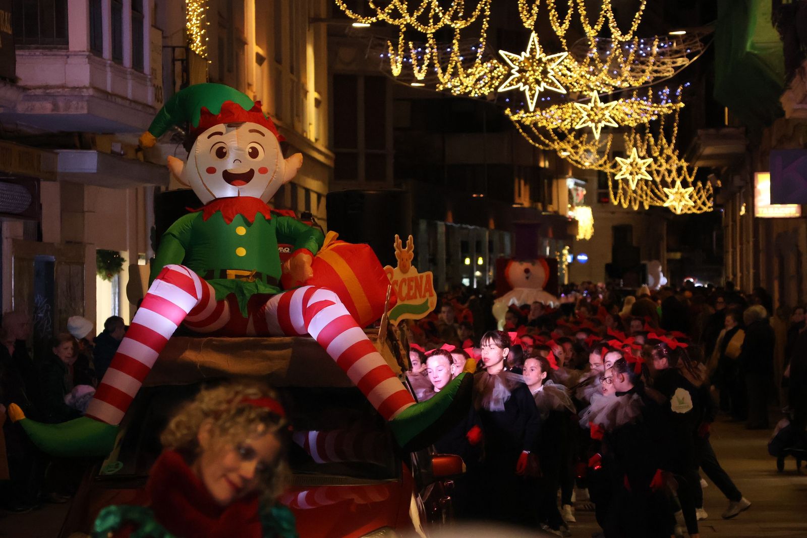 GALERÍA | El animado pasacalles de Escena por el centro de Zamora, en imágenes