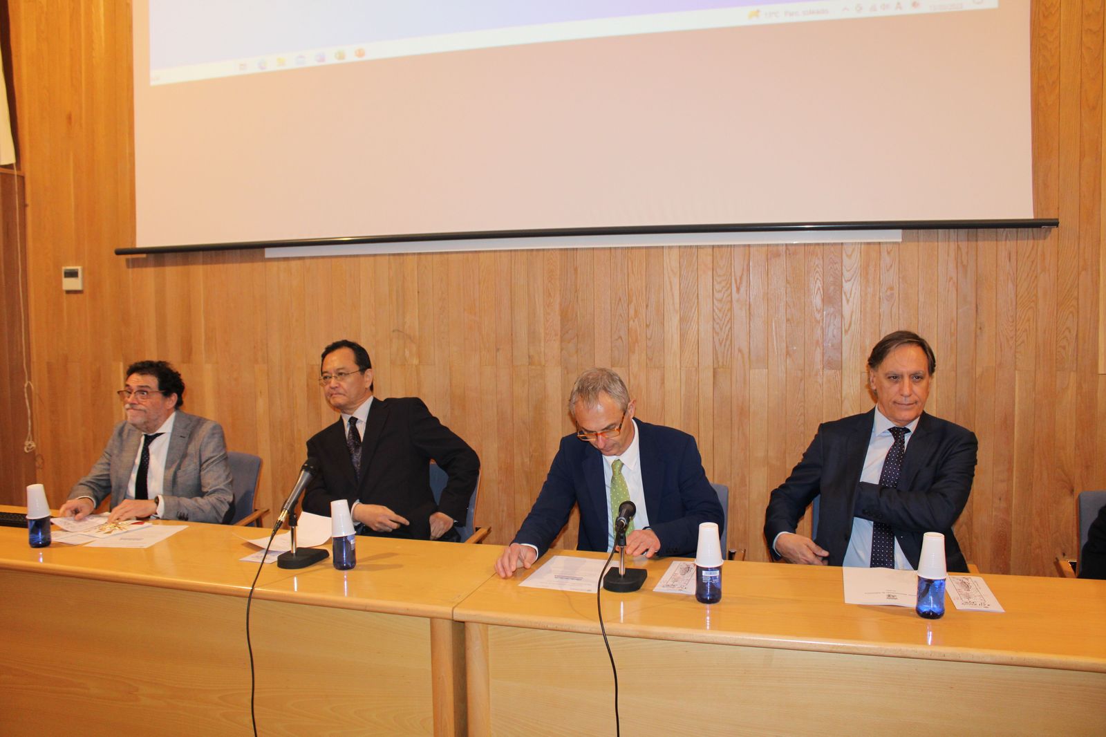 el-embajador-de-japon-nakamae-takahiro-el-alcalde-carlos-garcia-carbayo-y-el-rector-de-la-usal-fotos-s24h-11