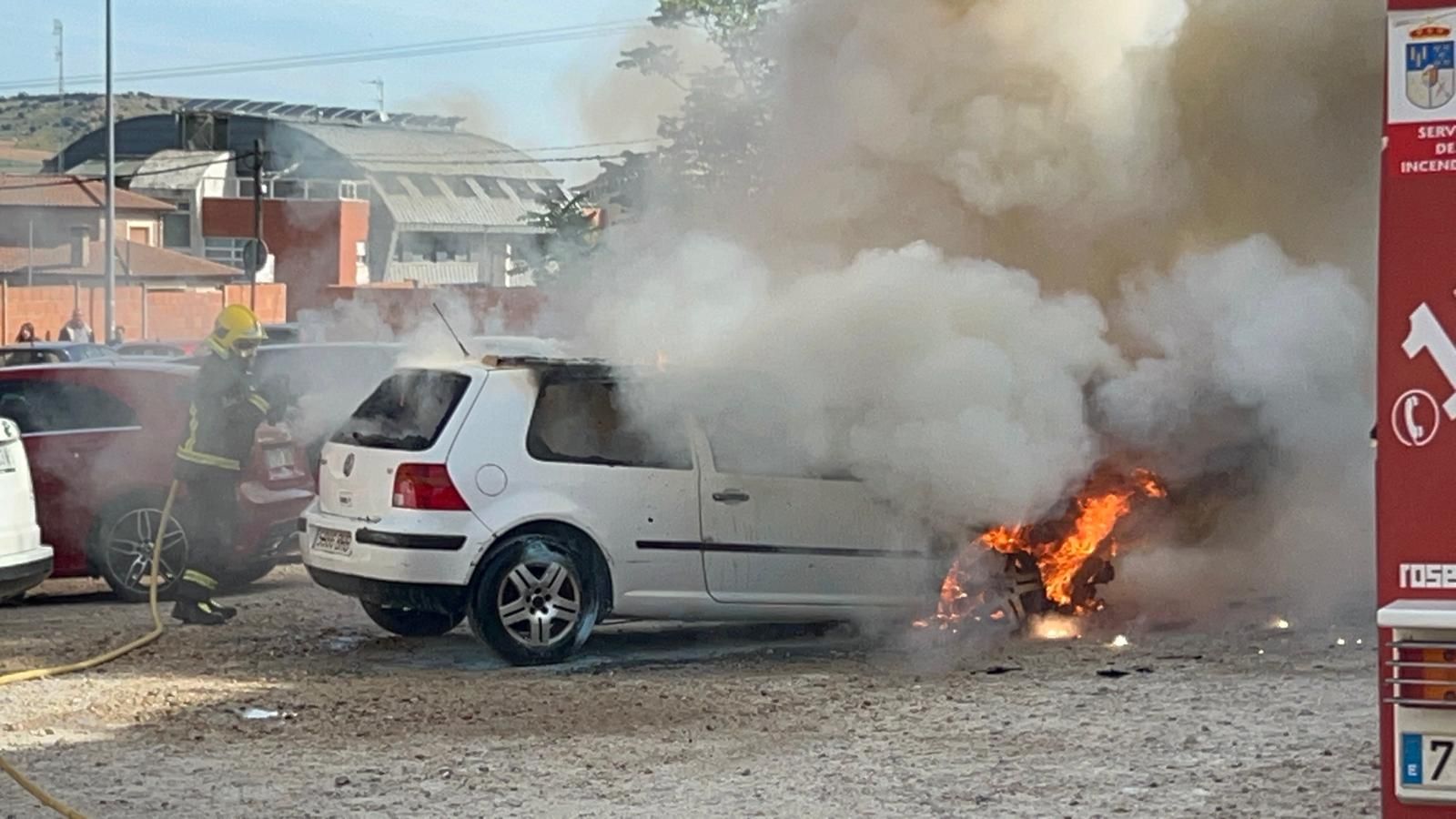 Incendio de un coche en Alba de Tormes