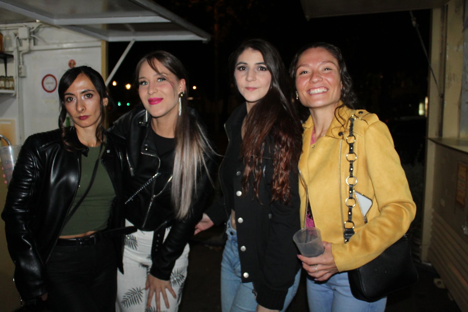 Ambiente en la Feria de Día en la tarde de este lunes