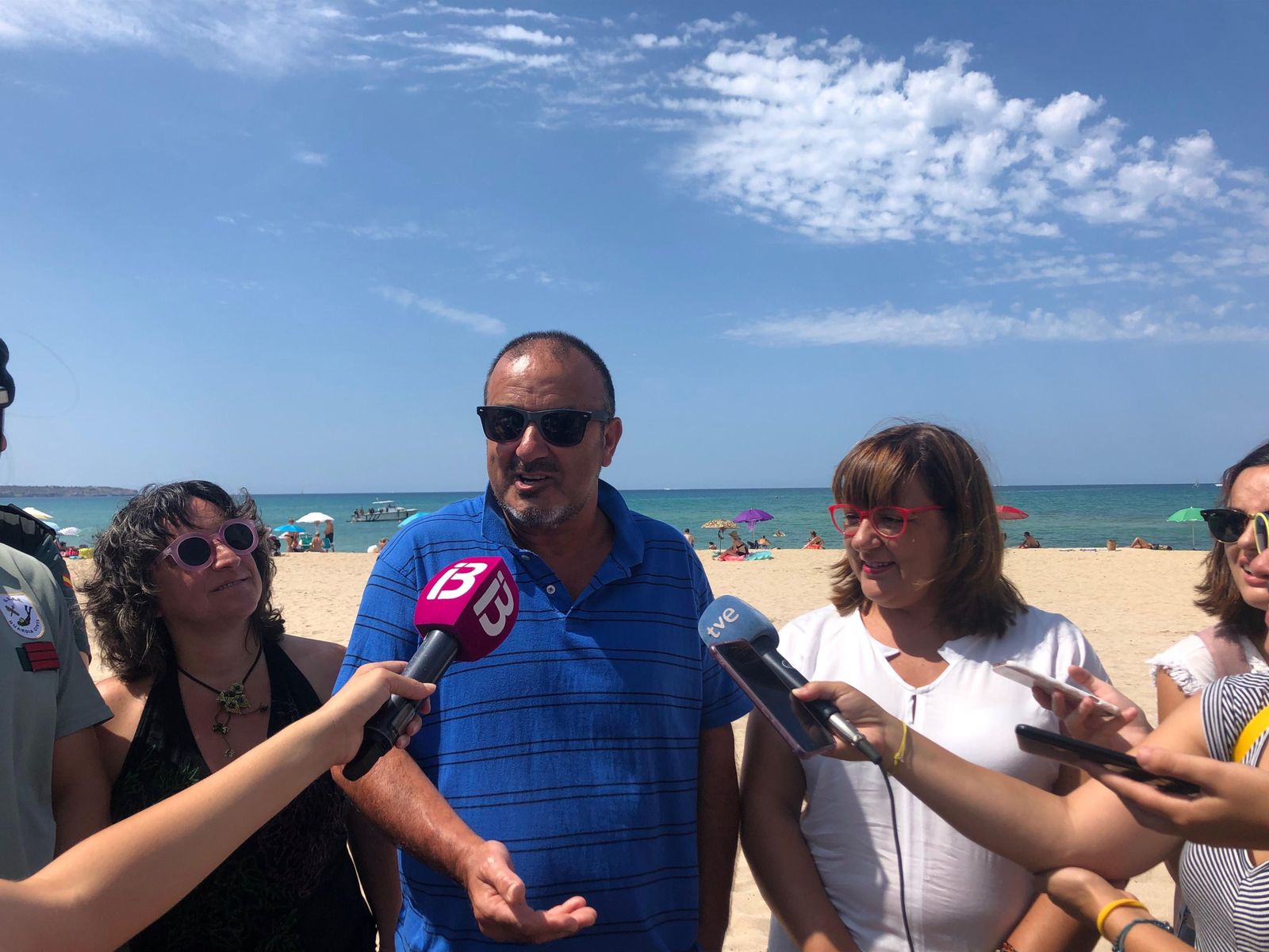 (I-D) La Directora Insular De Patrimonio, Kika Coll; El Descubridor Del Hallazgo, Félix Alarcón, Y La Vicepresidenta Del Consell De Mallorca Y Consellera De Cultura, Patrimonio Y Política Lingüís