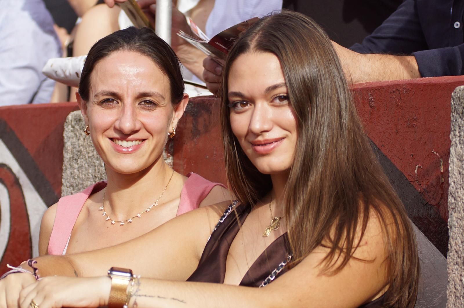 Expectación por ver los caballos de rejoneo en La Glorieta: imágenes del ambiente en los tendidos y en el patio de cuadrillas