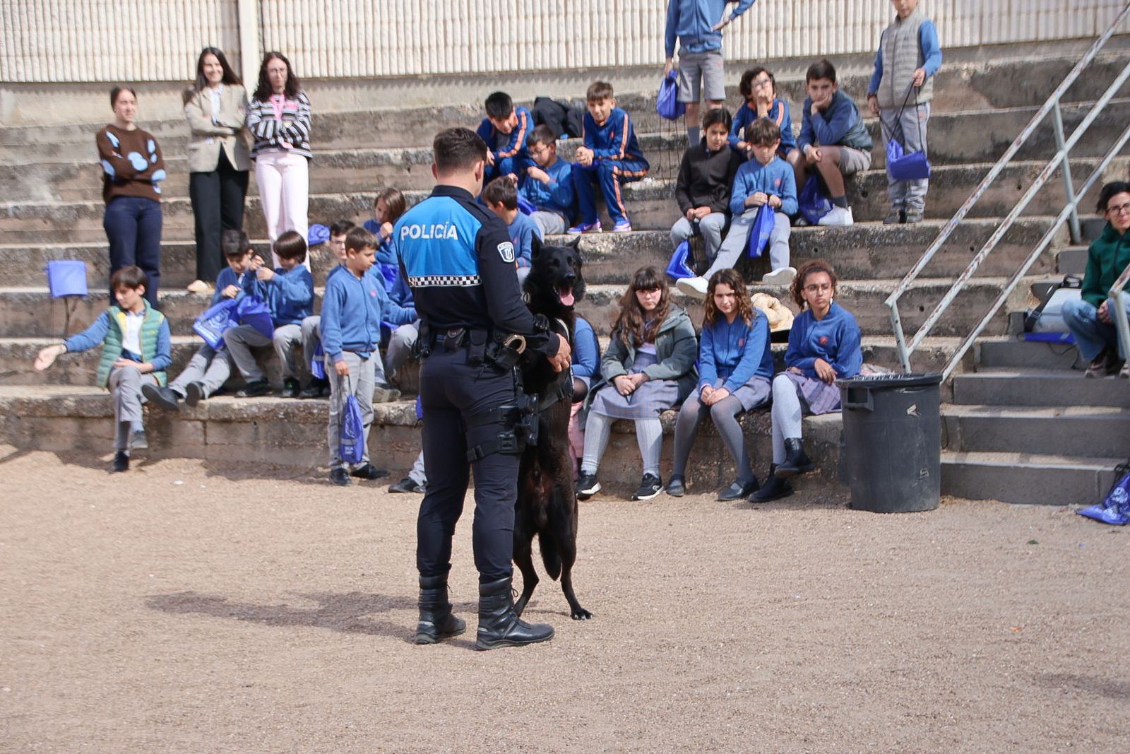 Reportaje perros Policía Local "semillas de conciencia"