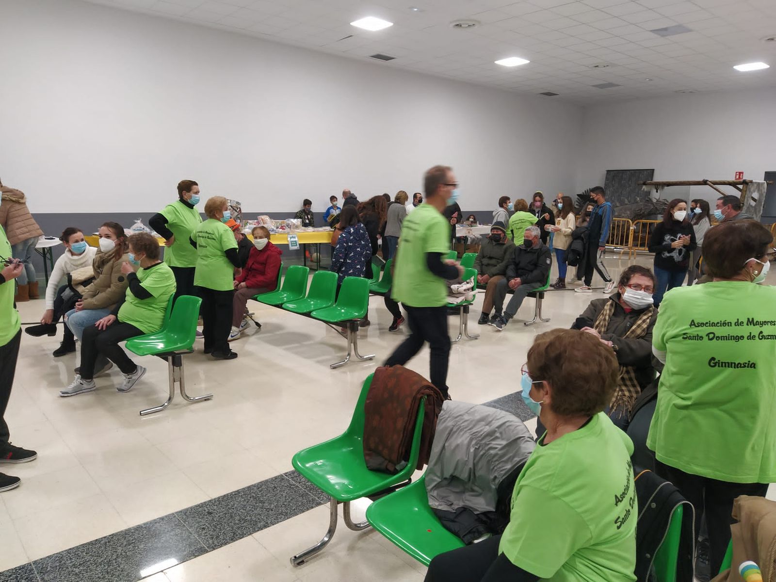 mercadillo-solidario-en-doninos-a-favor-de-la-palma-6