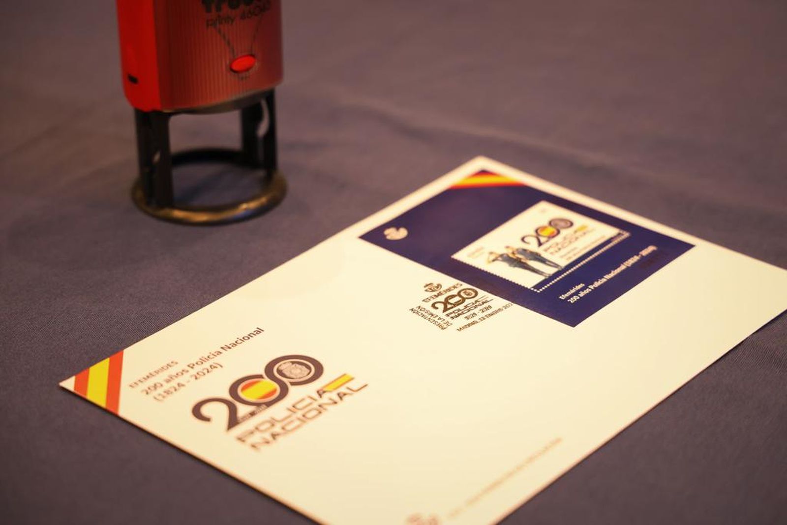 Correos lanza un sello conmemorativo del Bicentenario de la Policía Nacional