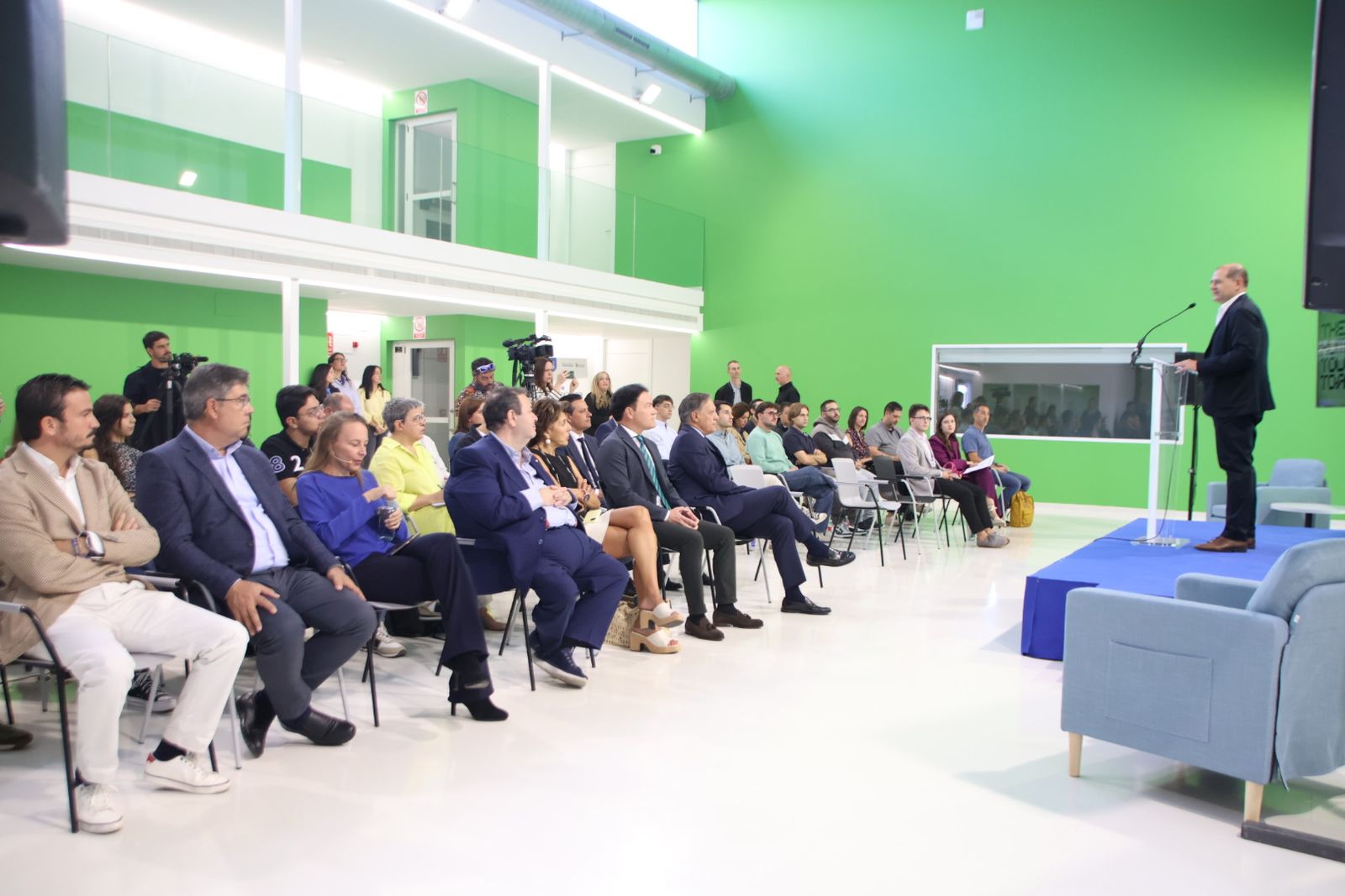 El alcalde de Salamanca, Carlos García Carbayo, y el CEO de Stemia, Juan Manuel Barrionuevo, presentan el inicio de la actividad de esta empresa en Salamanca