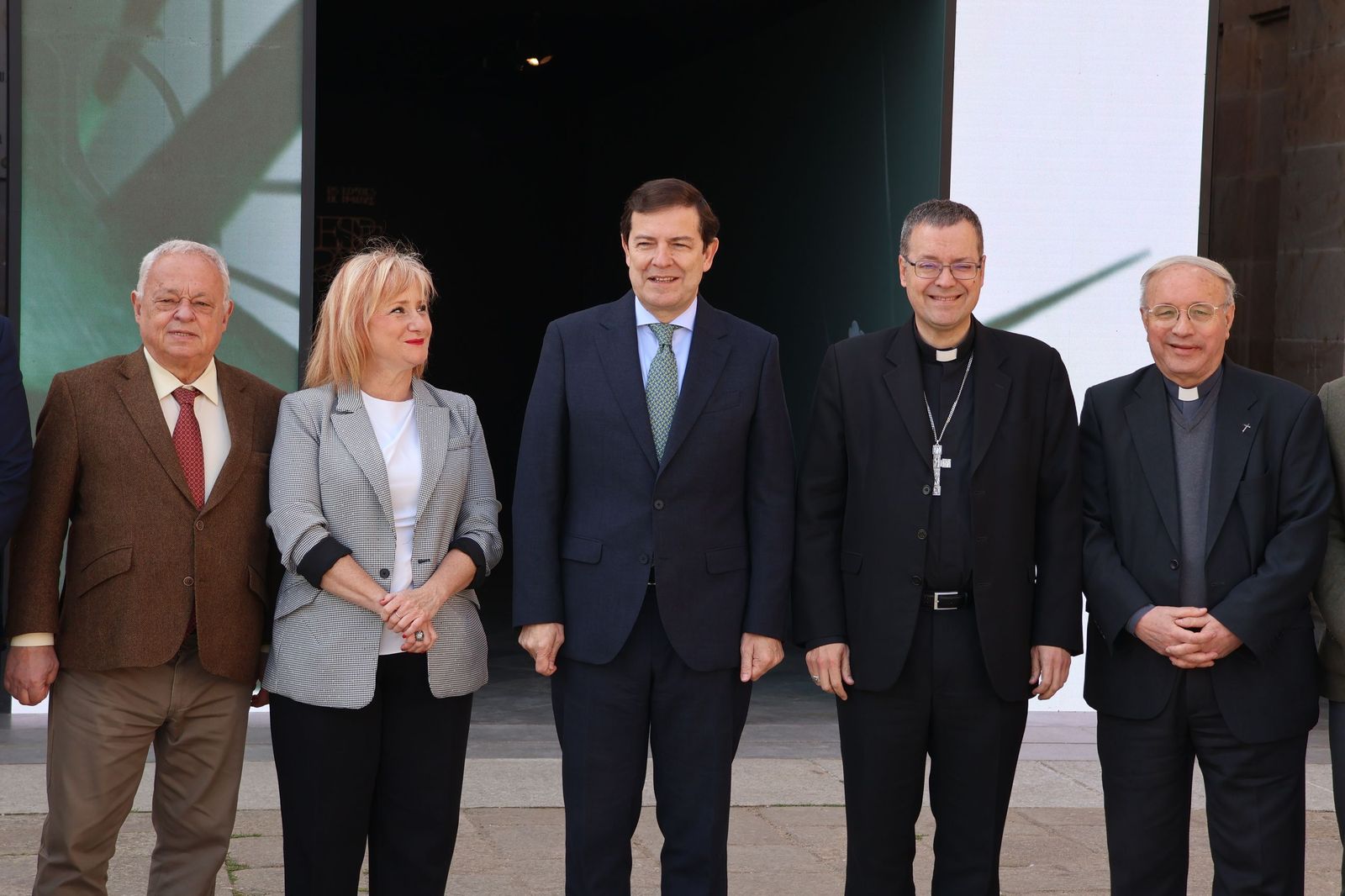 GALERÍA | La visita de Alfonso Fernández Mañueco a la Catedral de Zamora, en imágenes