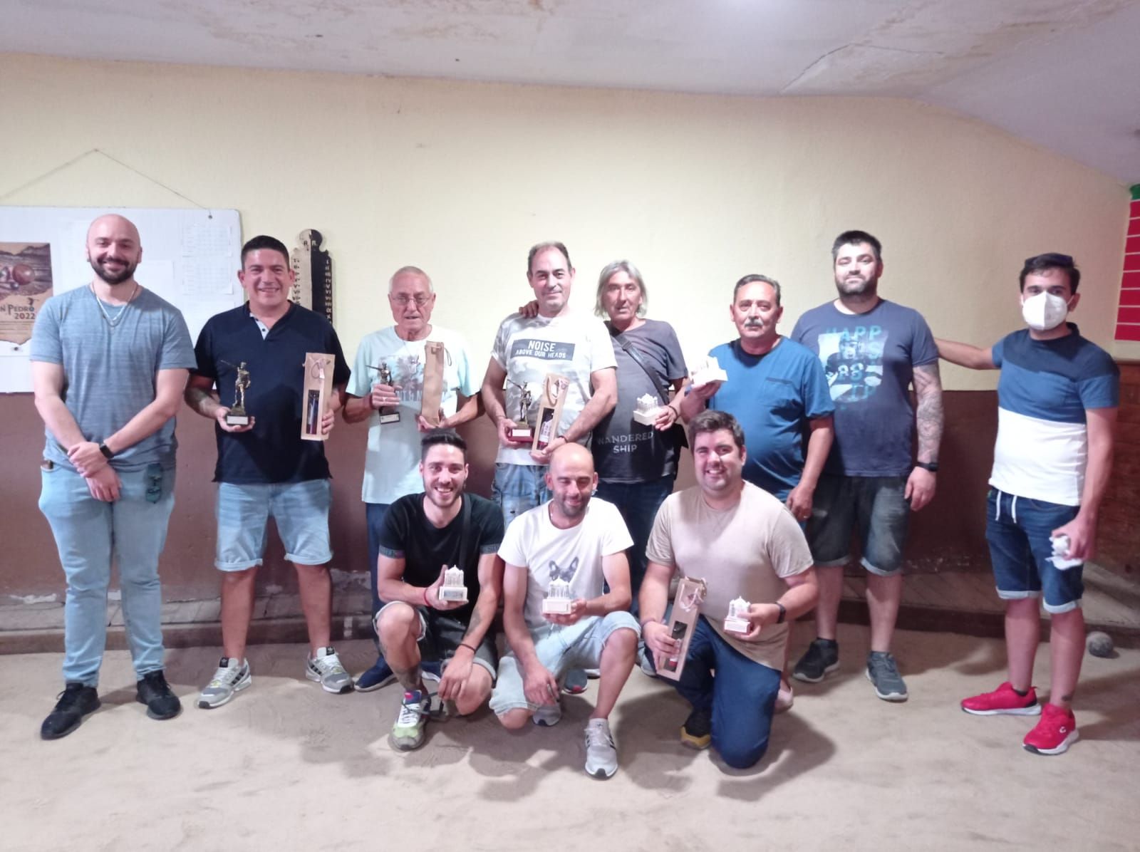 Foto de familia de los participantes enel Torneo de Billar Romano de San Pedro