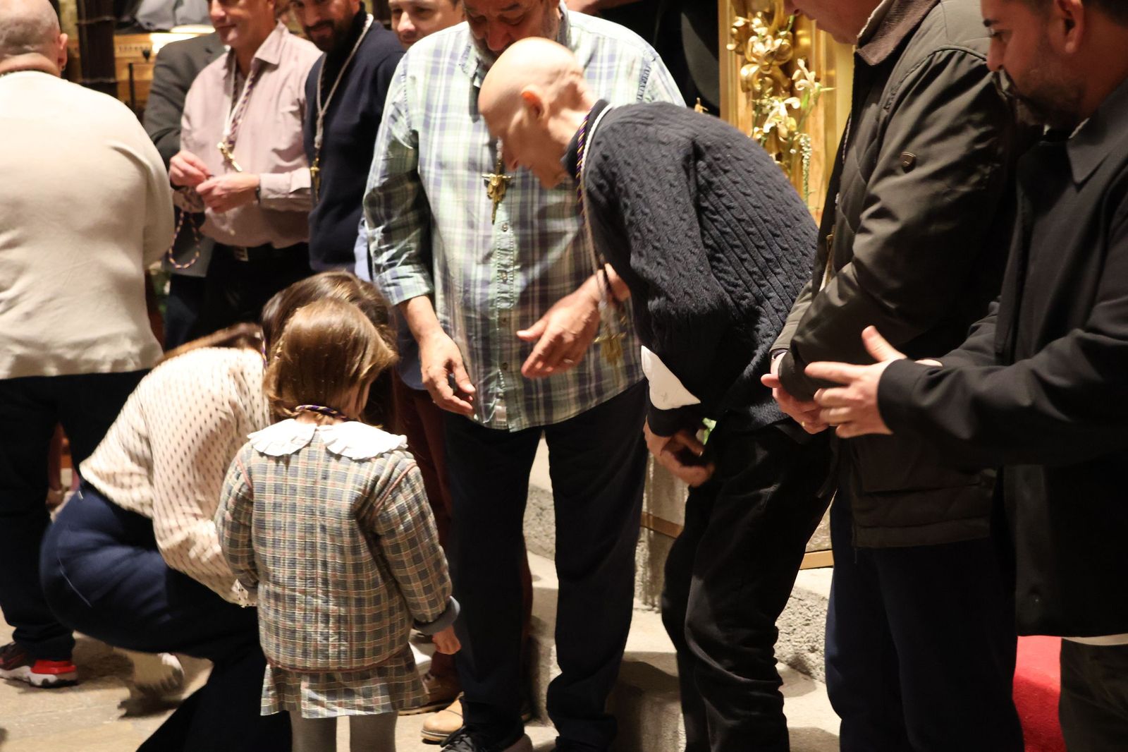 GALERÍA | Entrada de nuevos hermanos a la Cofradía de la Vera Cruz