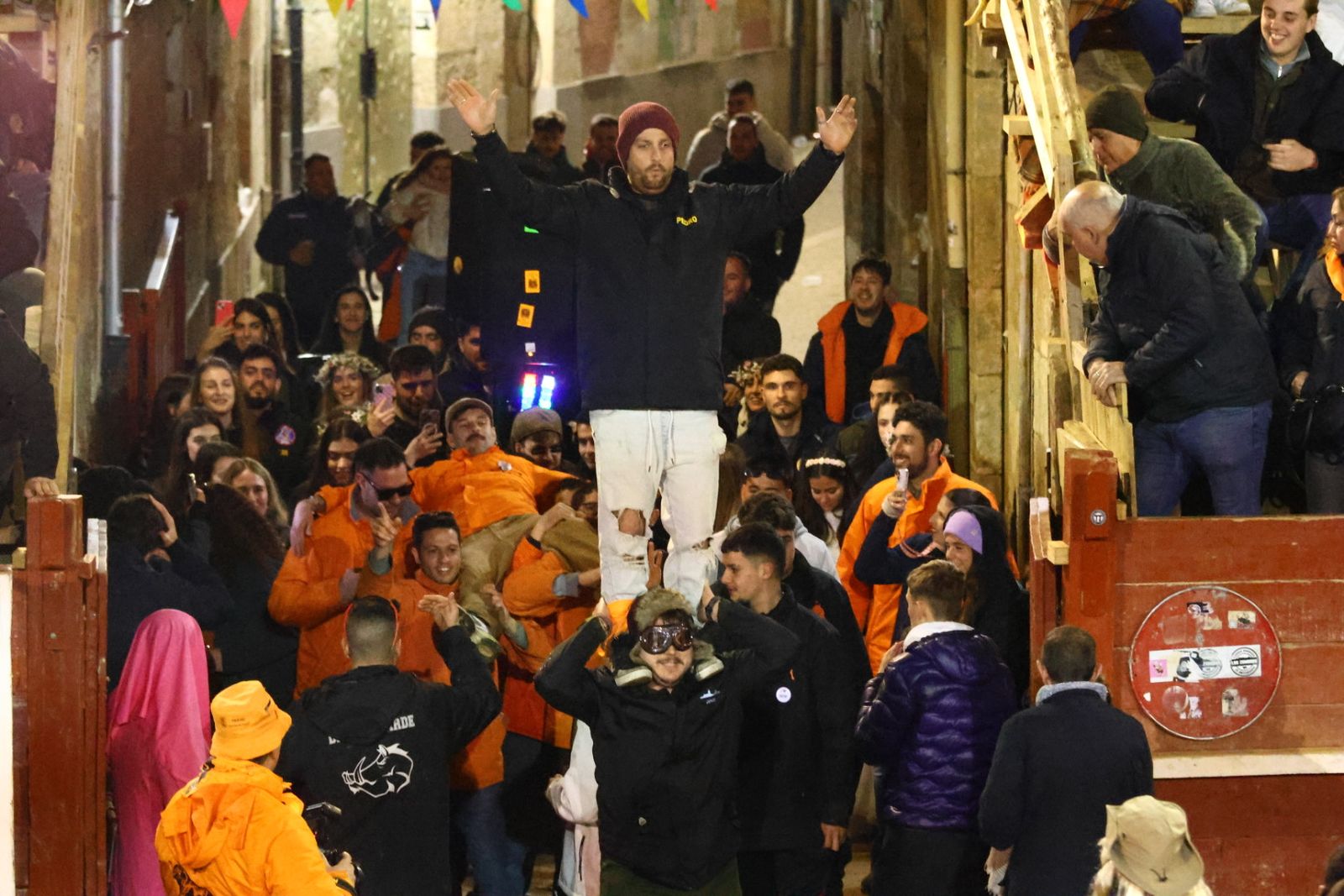 Capea nocturna de lunes en el Carnaval del Toro 2026
