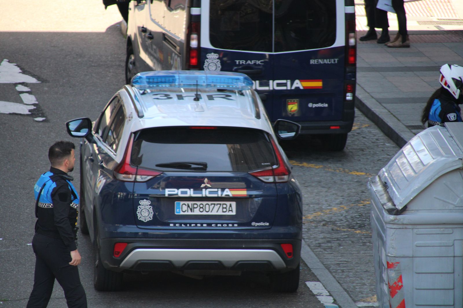 policia-nacional-y-local-en-una-intervencion-en-la-calle-rodriguez-fabres-12