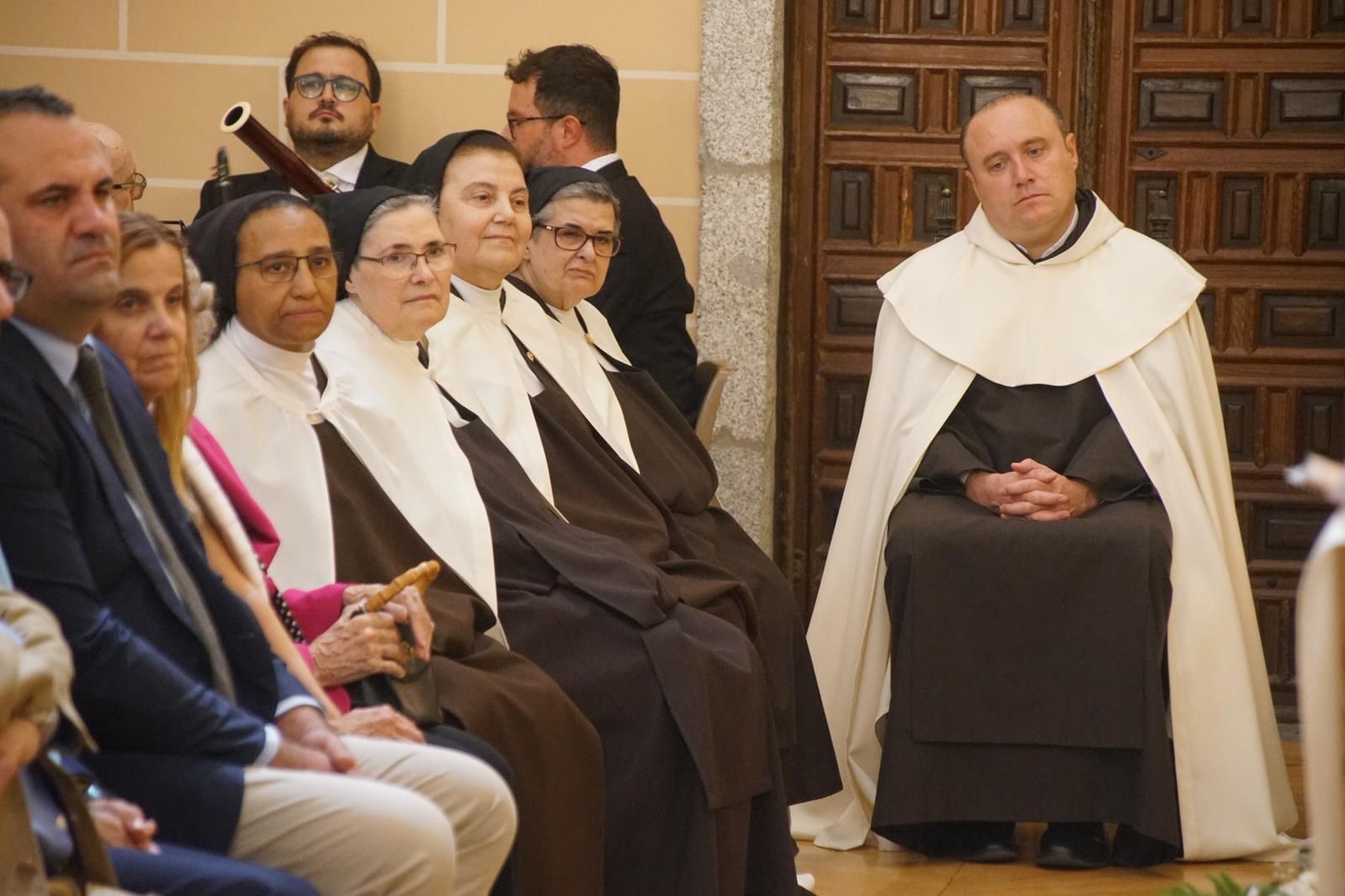 Alba nombra hijo adoptivo al prior Miguel Angel González  (2).jpeg