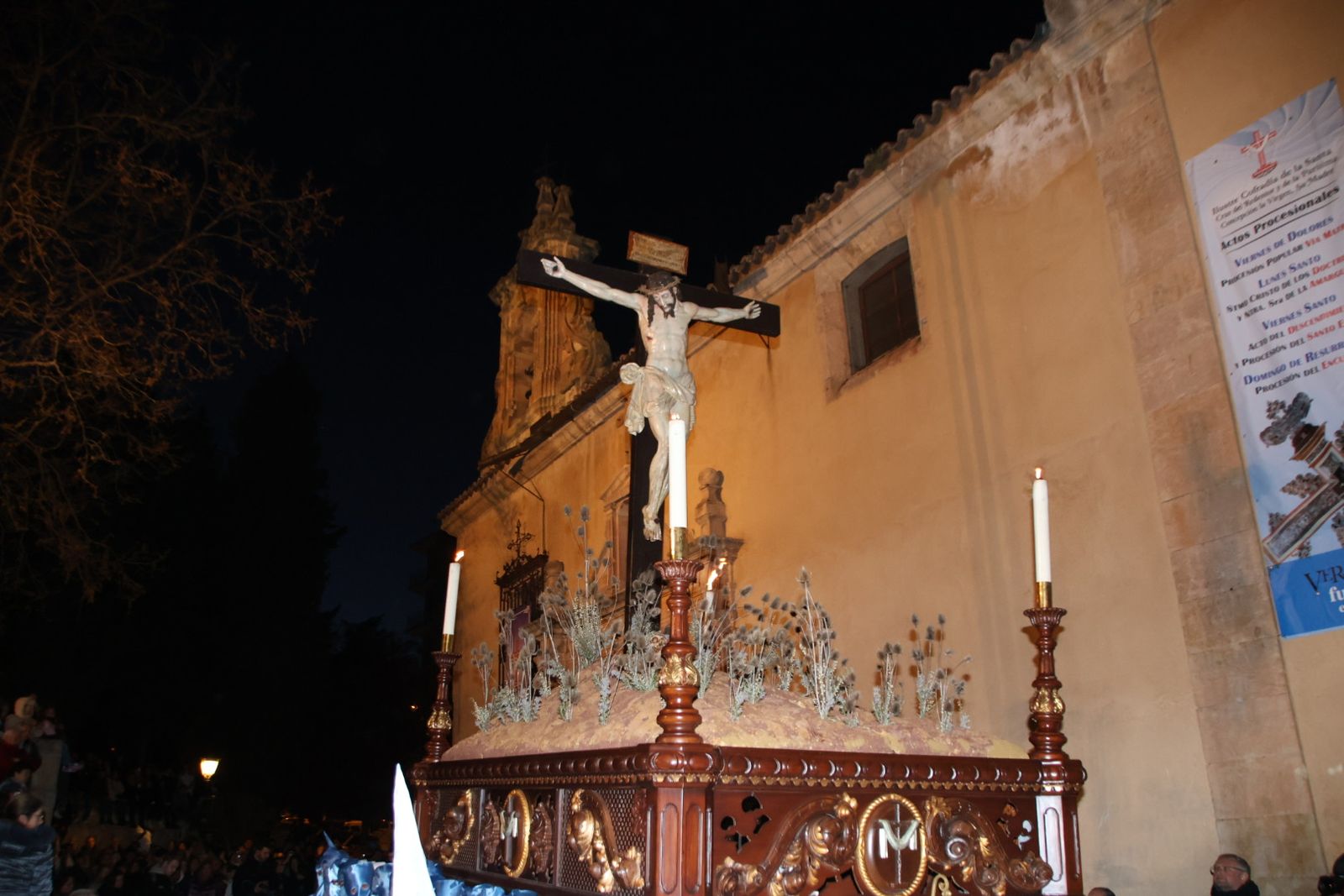 El Cristo de los Doctrinos y la Virgen de la Amargura saludan a sus fieles en Salamanca