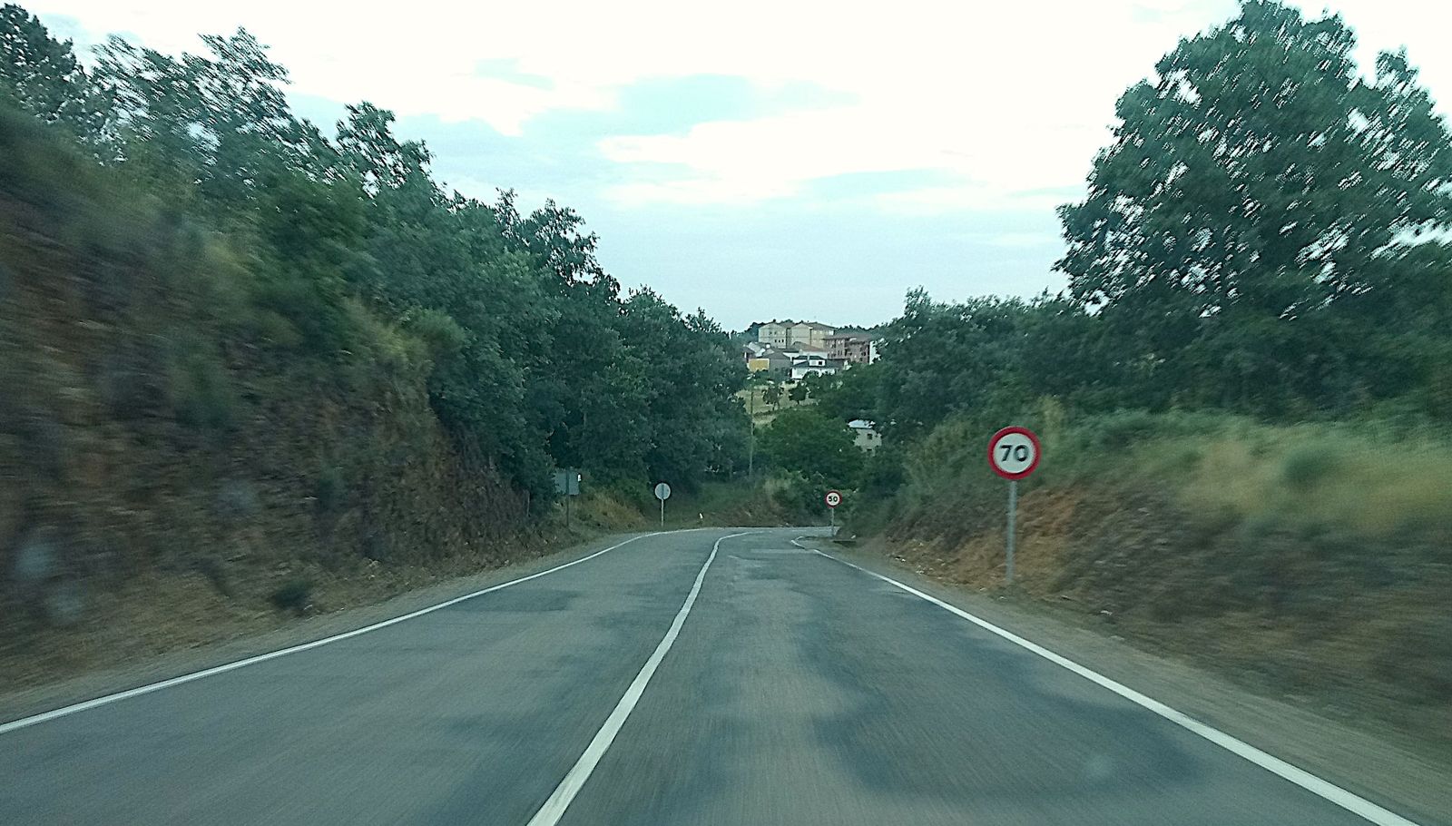 Estado actual de la entrada a Linares de Riofrío desde Escurial de la Sierra