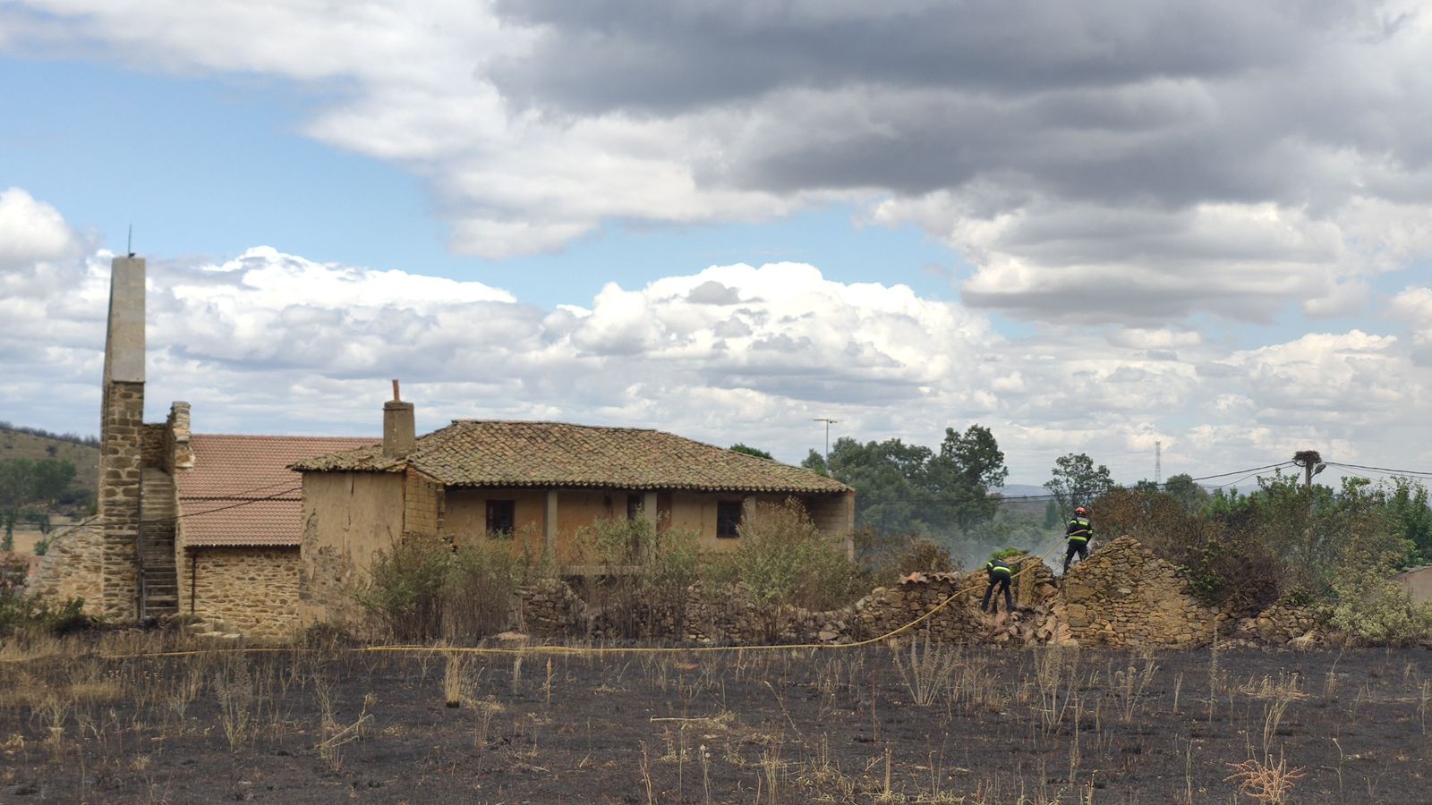 las-desoladoras-imagenes-de-la-sierra-de-la-culebra-tras-el-incendio-3