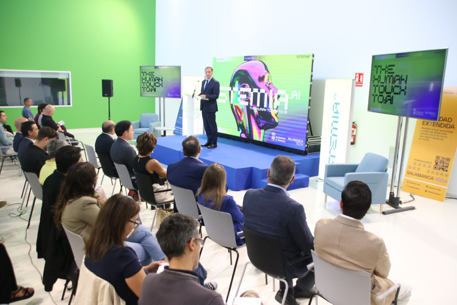 El alcalde de Salamanca, Carlos García Carbayo, y el CEO de Stemia, Juan Manuel Barrionuevo, presentan el inicio de la actividad de esta empresa en Salamanca