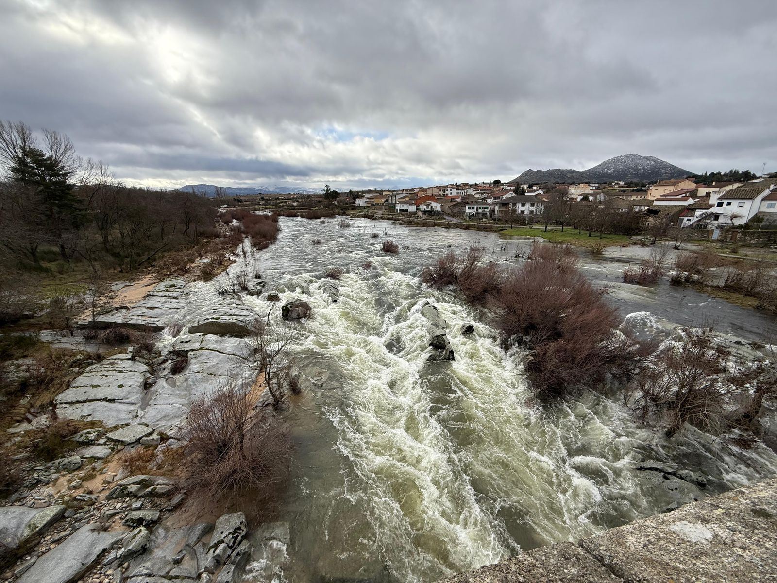 Crecida del río Tormes a su paso por el Puente del Congosto. Foto de archivo Salamamanca24horas