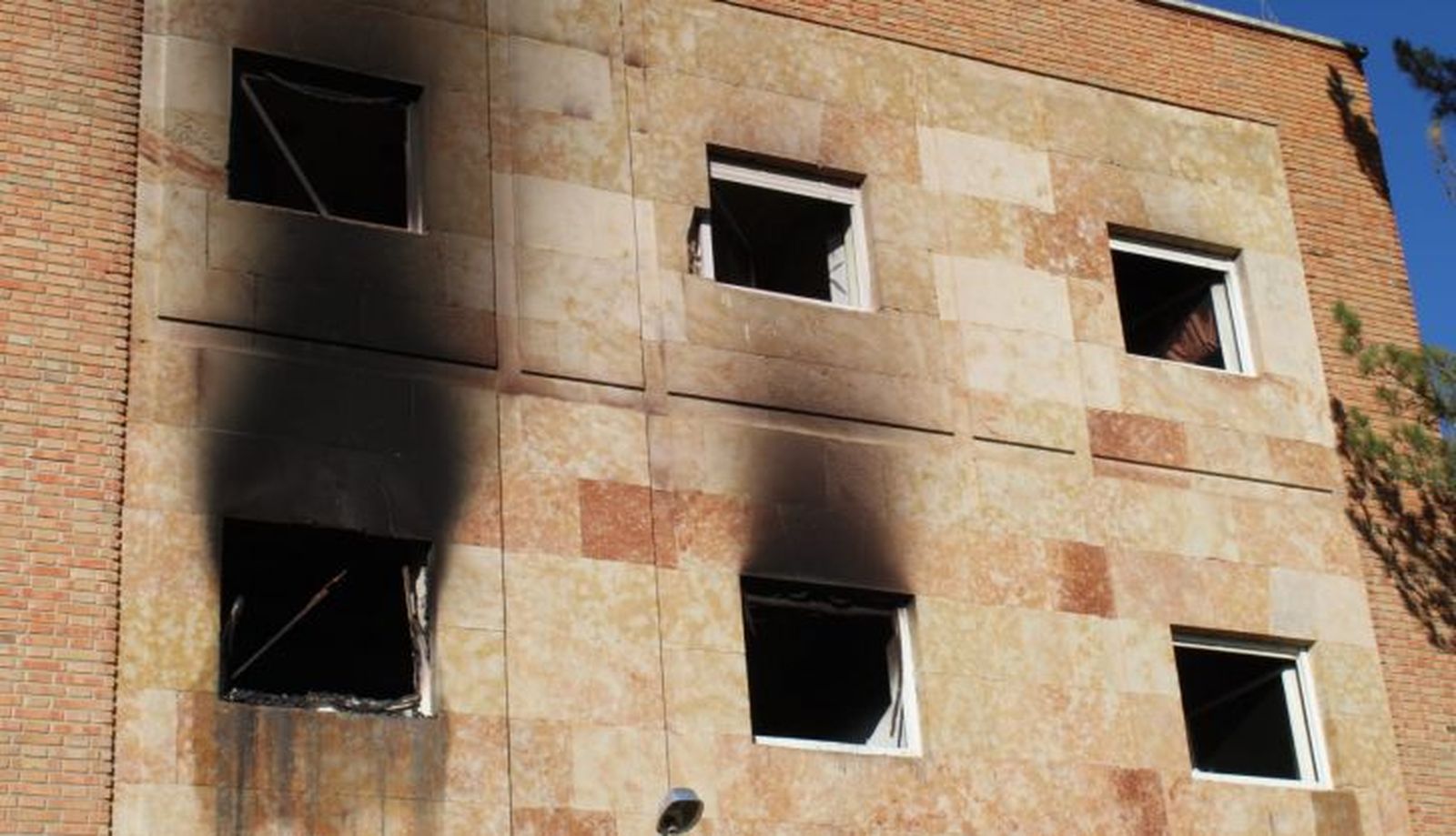 Incendio en la antigua residencia San Juan de Dios. Fotos Carlos H (11)