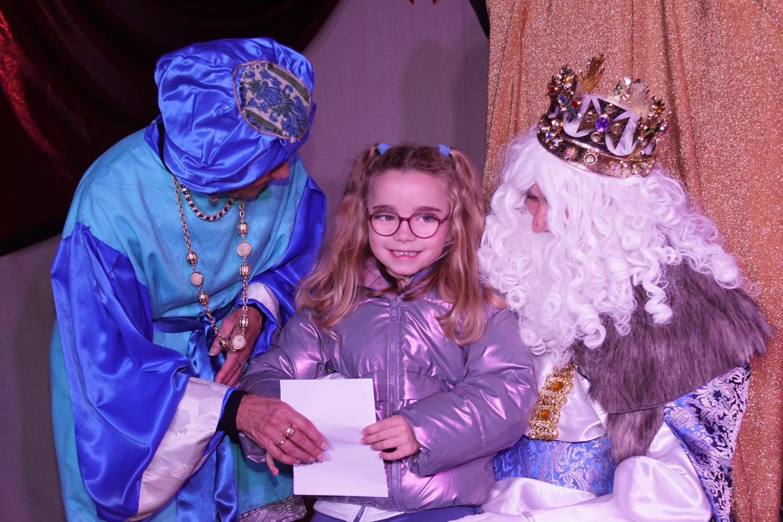 Los Reyes Magos reciben las cartas de los niños de El Encinar
