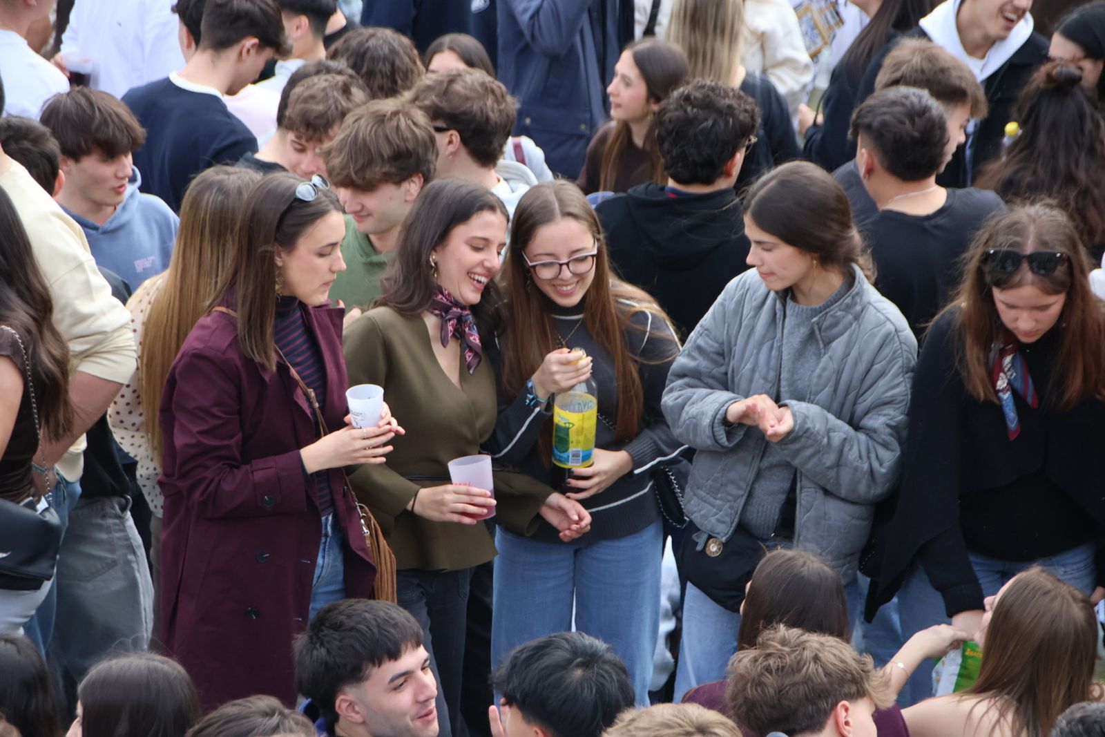 Un multitudinario Lunes de Aguas en Salamanca llena la ribera del Tormes