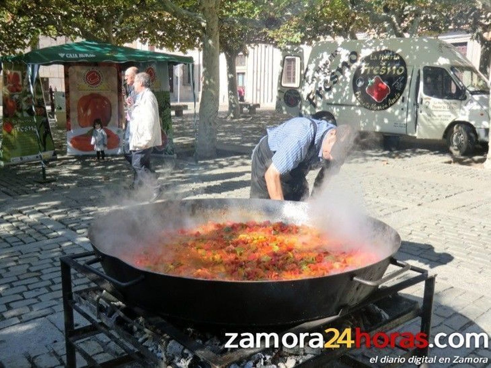 Degustación de pimiento en la plaza Viriato