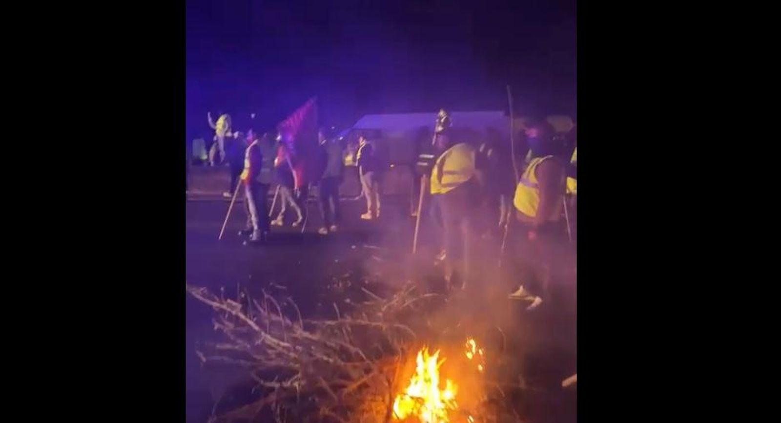 Manifestantes en la A-6 en Zamora