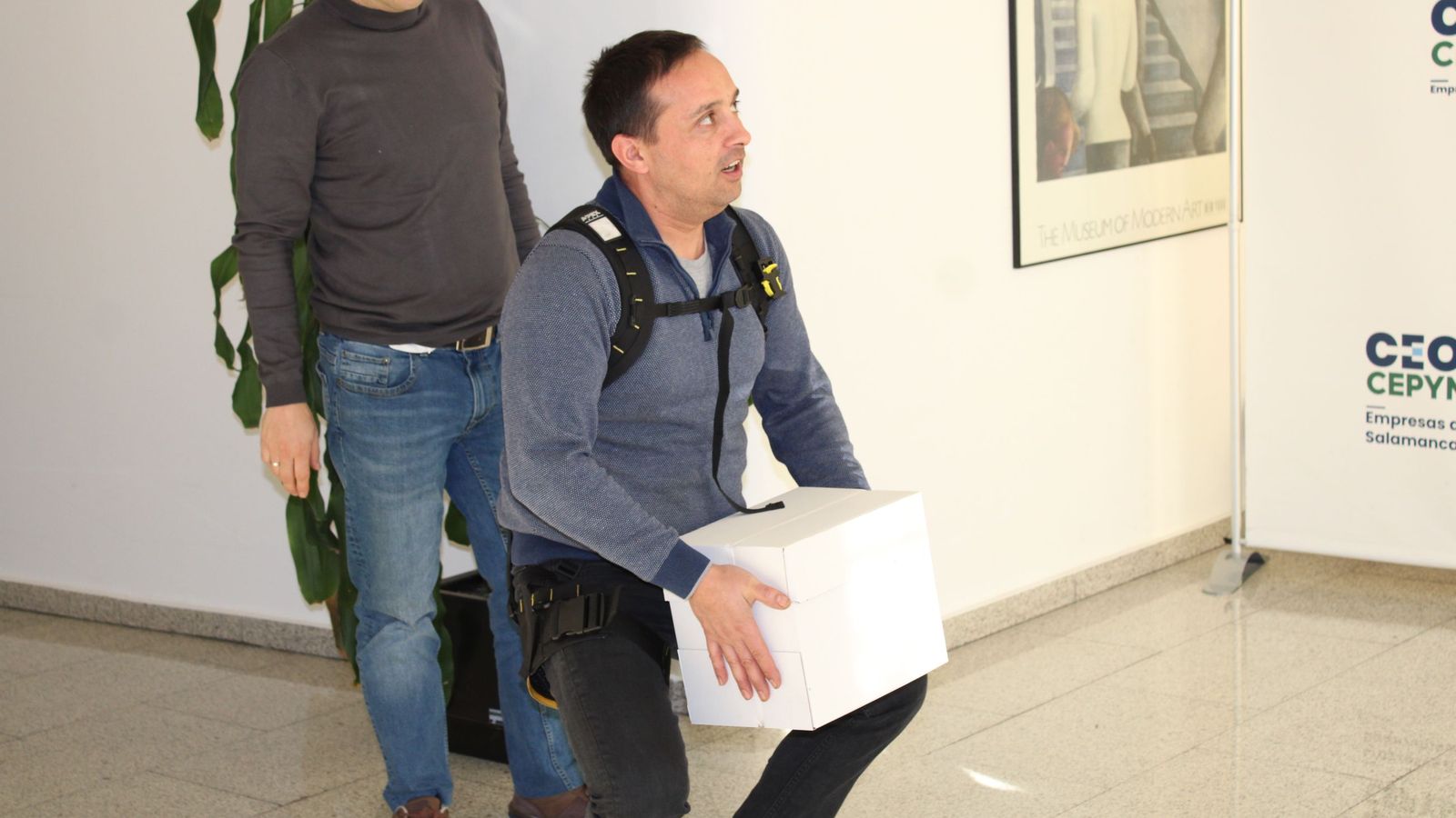 Demostración del funcionamiento de exoesqueletos industriales