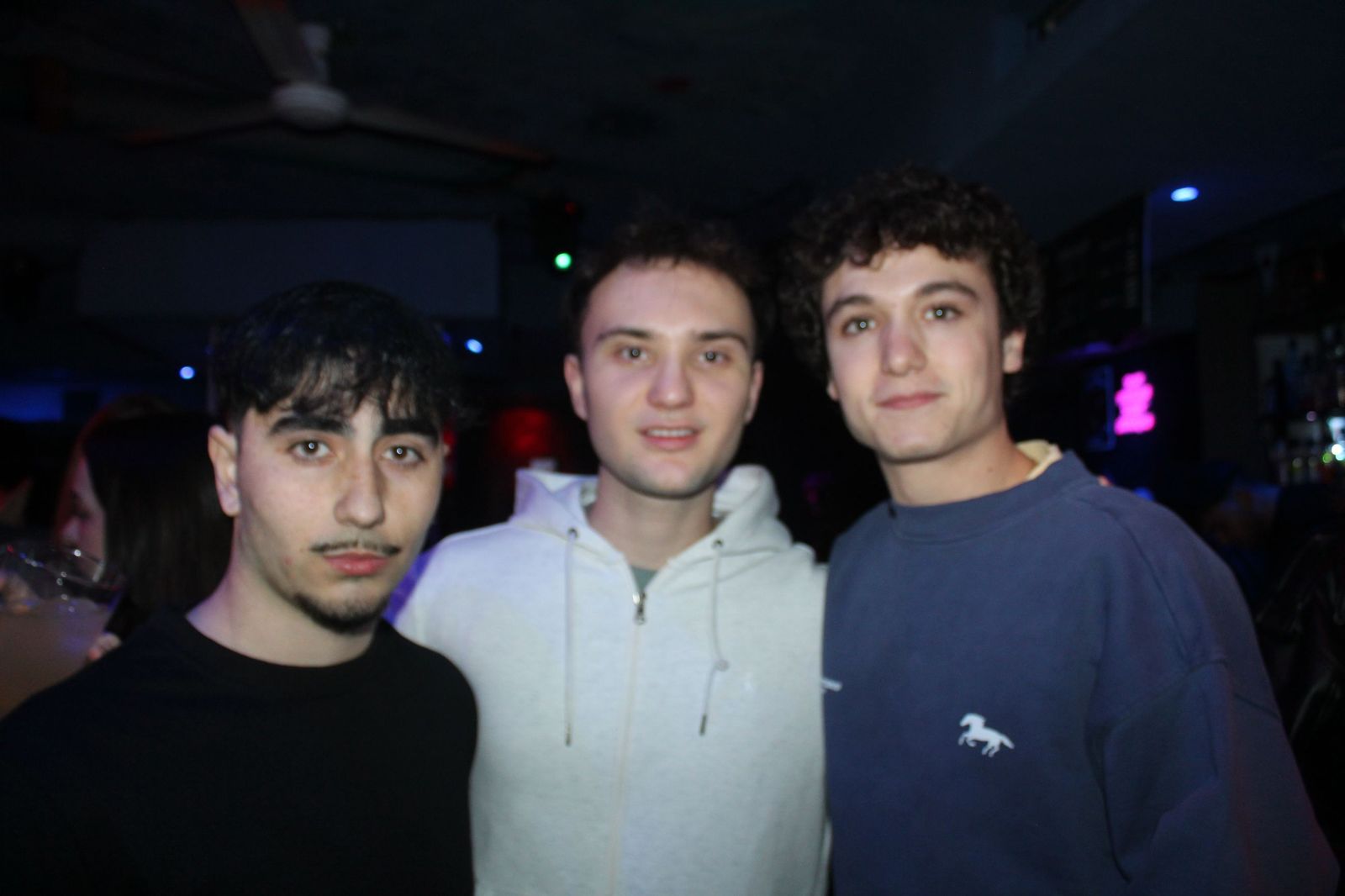 La fiesta de Salamanca moviliza a los jóvenes a divertirse a pesar del mal tiempo