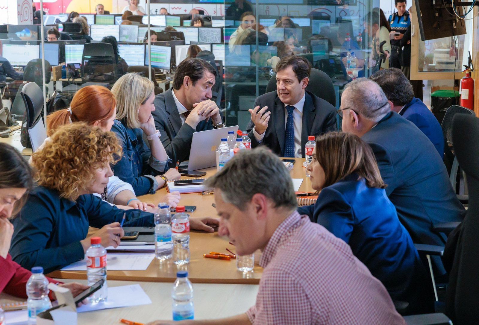 Reunión en la Junta para declarar el nivel 2 Reunión en la Junta para declarar el nivel 2