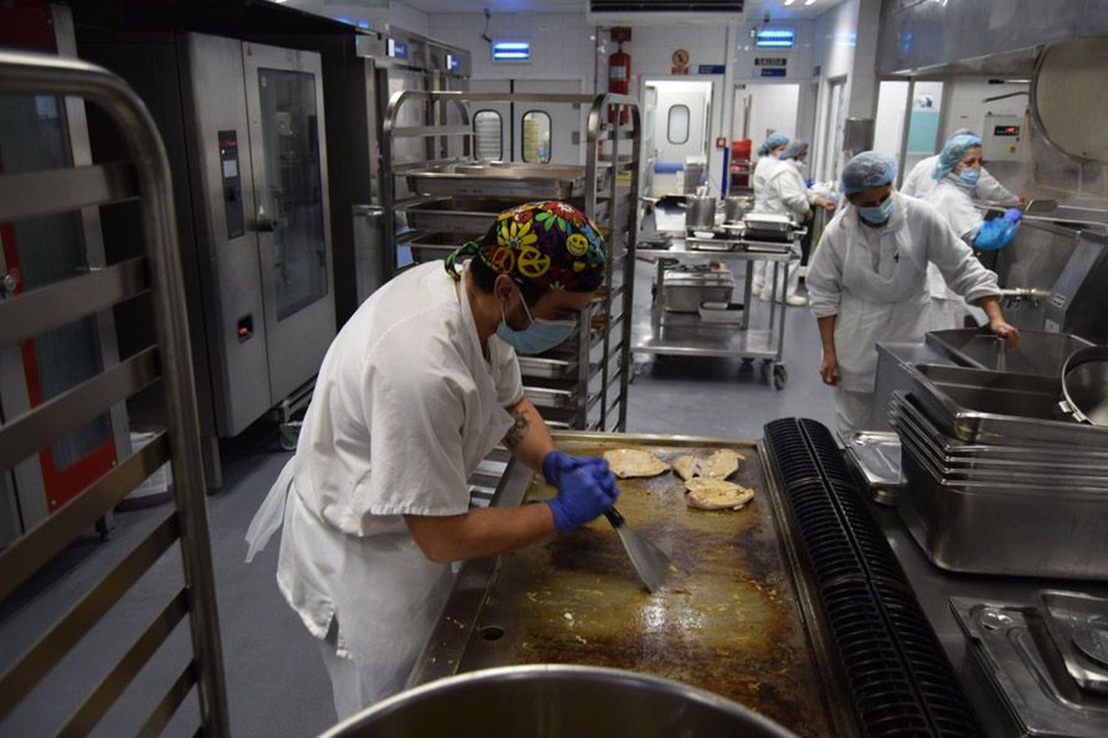 la-delegada-territorial-leticia-garcia-visita-la-cocina-de-linea-fria-del-complejo-asistencial-de-zamora-tras-las-obras-de-mejora-51