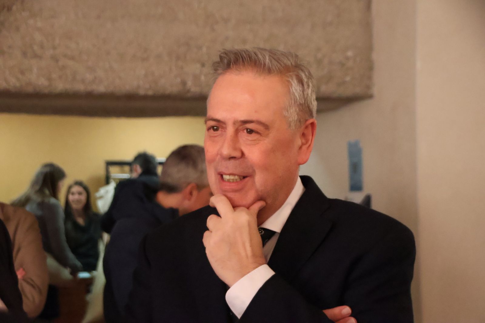 El consejero de Sanidad, Alejandro Vázquez Ramos, participa en la mesa redonda: '¿Cómo impulsar la oncología radioterápica desde las administraciones públicas? Realidades y perspectivas'