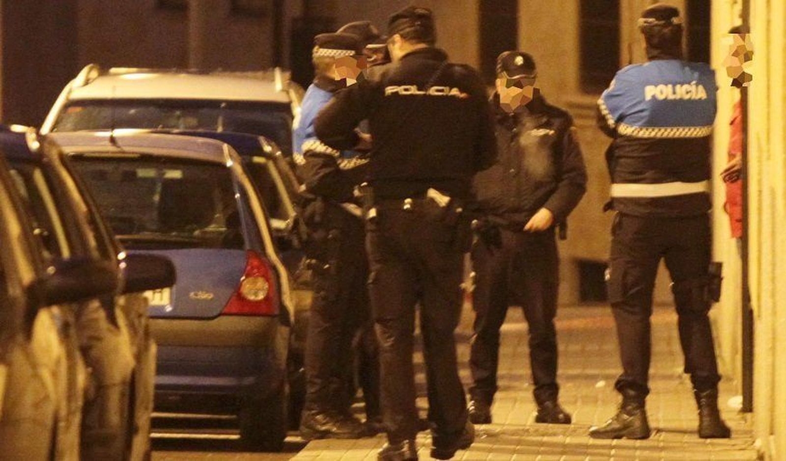 En libertad el hijo de la mujer apuñalada en la calle San Ambrosio detenido hace un mes por su presunta relación en el crimen