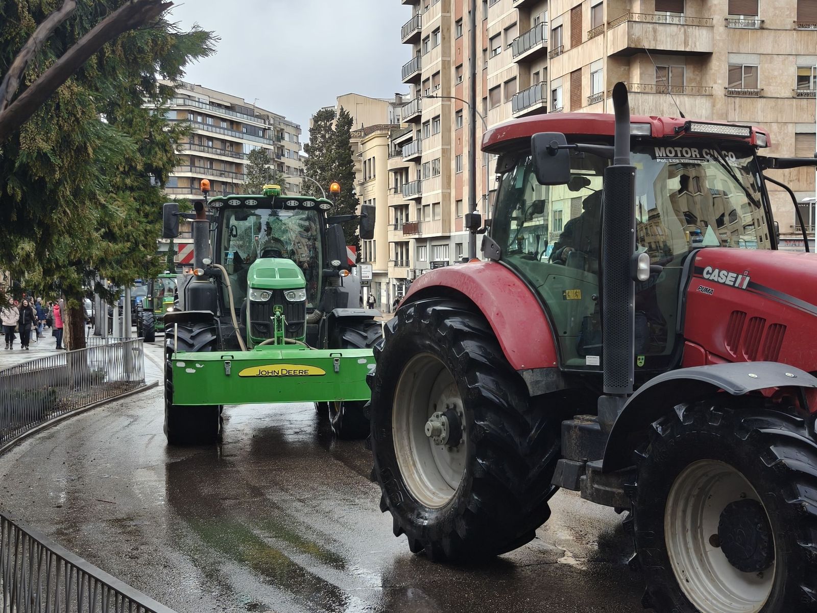 En imágenes la marcha con tractores y vehículos de campo en Salamanca en protesta contra Mercosur