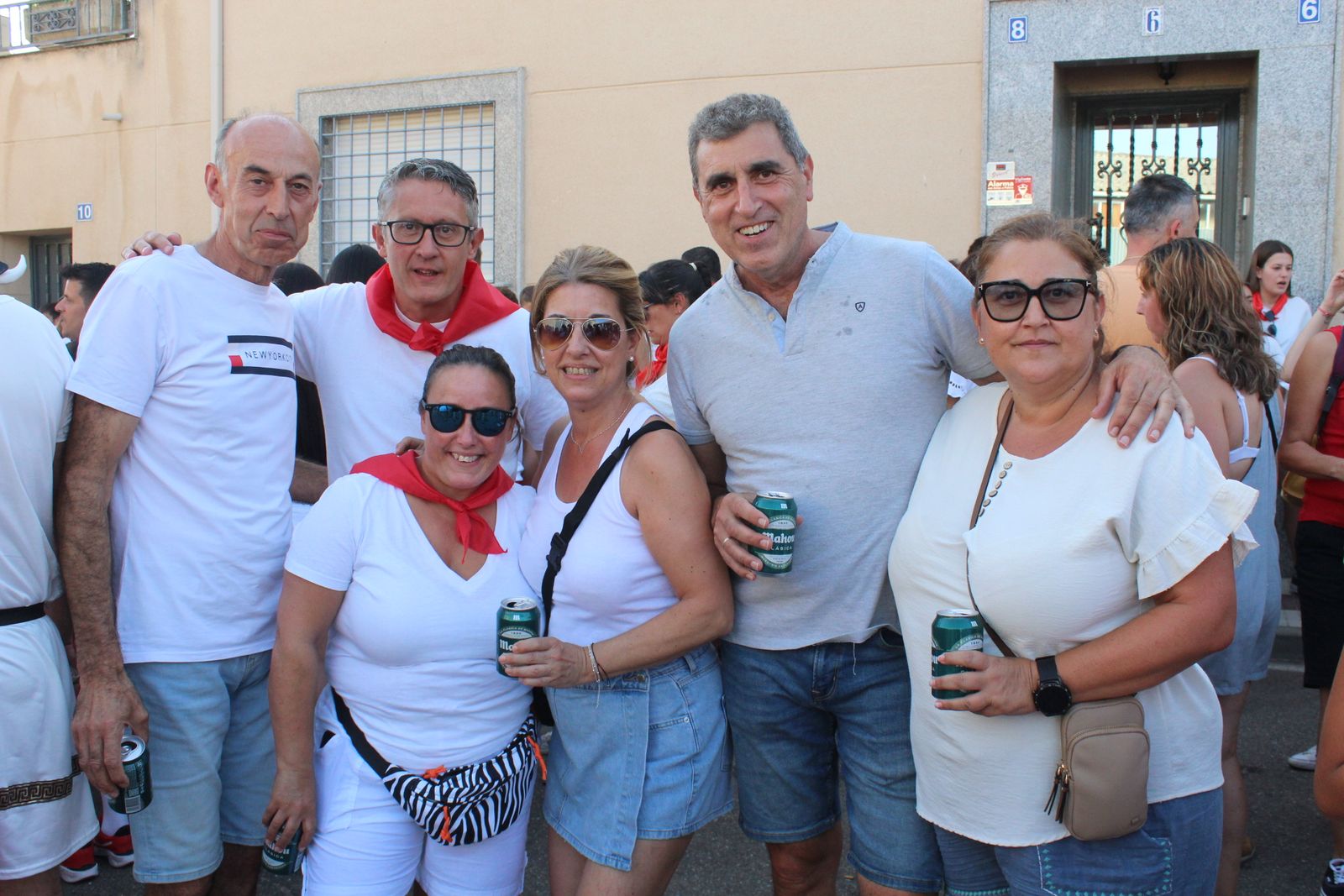 Castellanos de Moriscos. Paseo de peñas con la temática “Viva San Fermín”