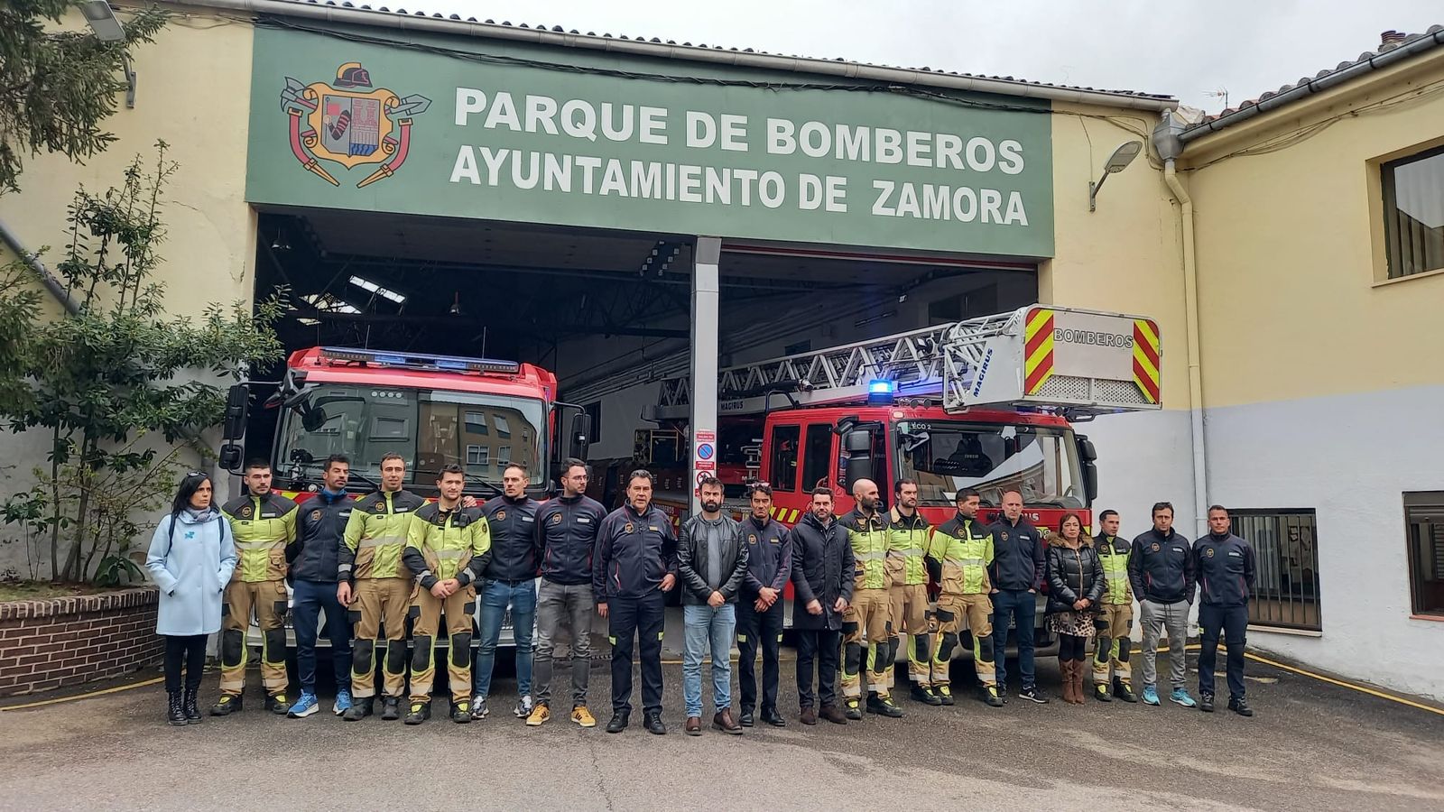 Minuto de silencio bomberos de Zamora"