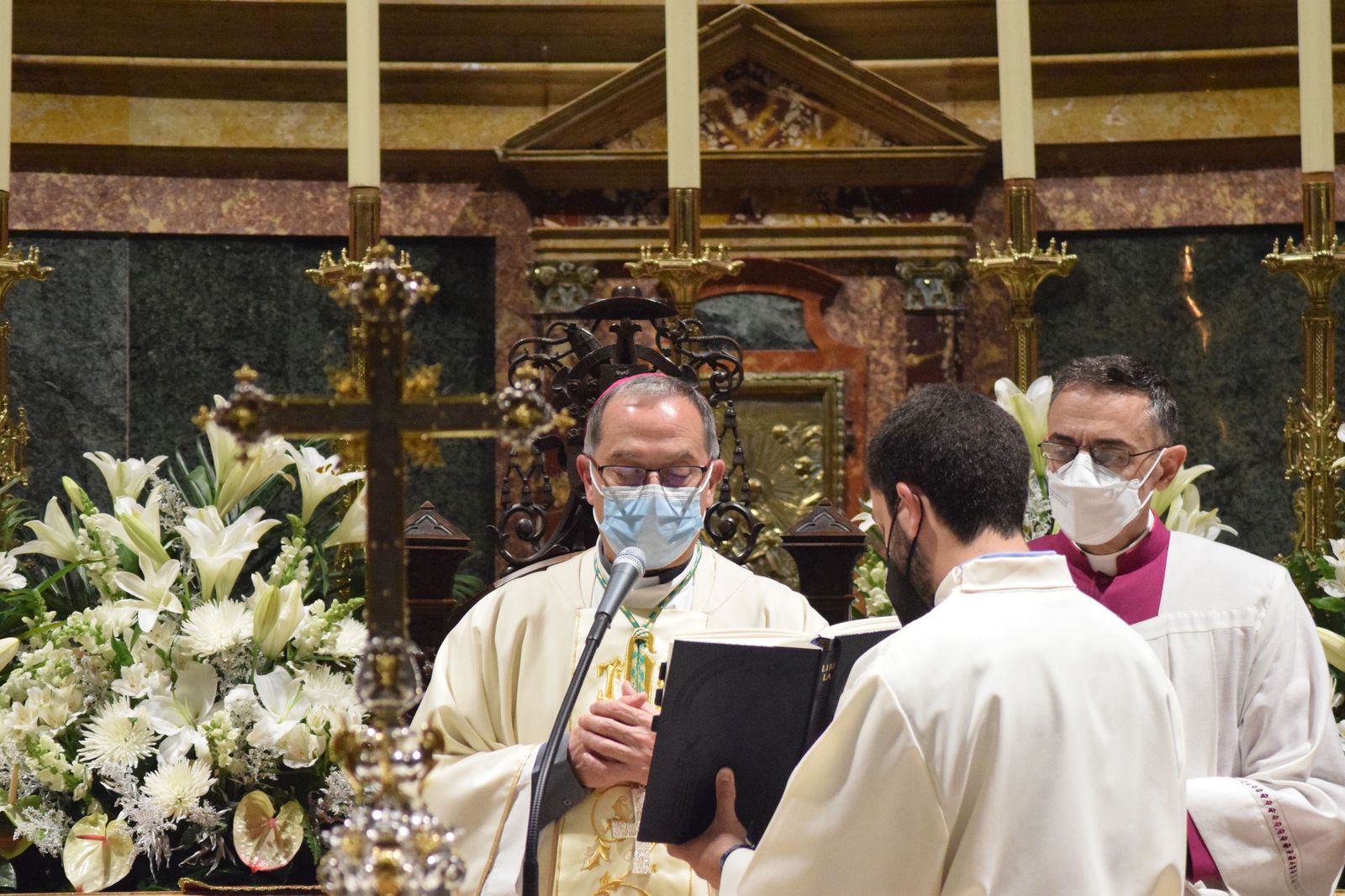 vigilia-pascual-en-la-catedral-de-zamora-13