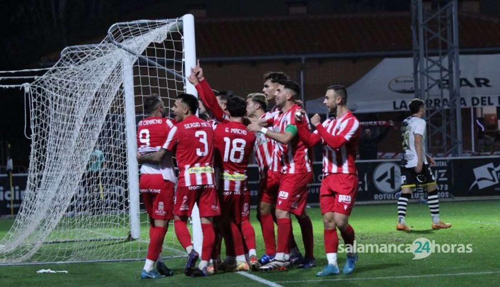 Los jugadores del Zamora celebran su gol en el Reina Sofía | FOTO SALAMANCA24HORAS.COM