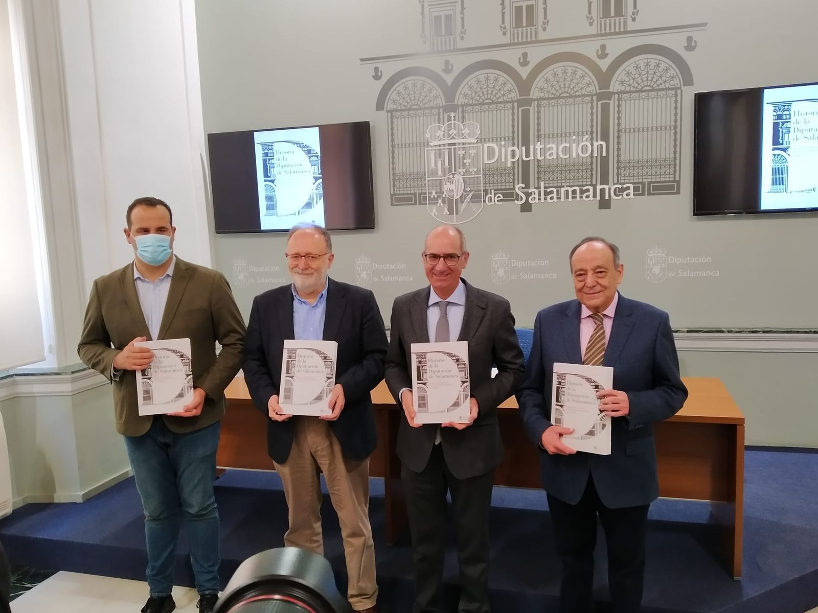 David Mingo, Mariano Esteban, Javier Iglesias y Jose Antonio Bonilla en la presentación de libro Historia de la Diputación de Salamanca
